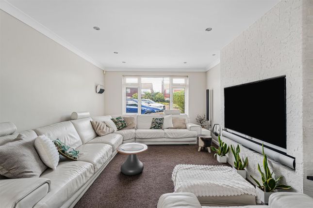 18, Stratfield Drive, Broxbourne photo 4