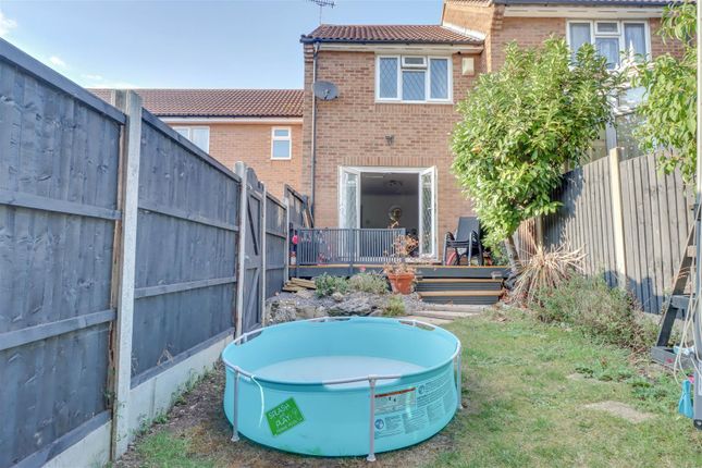 Terraced house for sale in Doeshill Drive, Wickford