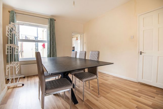 10 Grant Road, Wellingborough photo 3