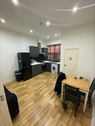 Flat to rent in Black Horse, Mabgate