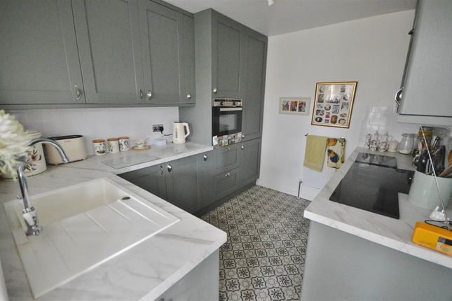 12, Pembroke Gardens, Holland-On-Sea photo 4