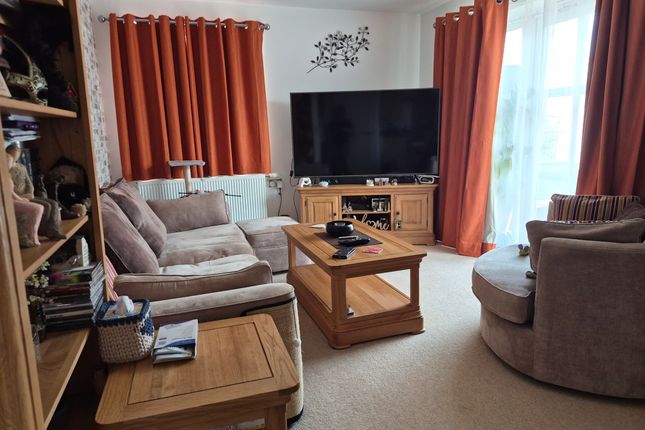 33 Blacksmith Close, Aldershot photo 4