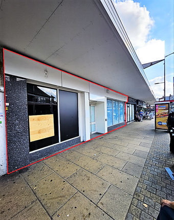 Retail premises to let in High Street, Hornchurch