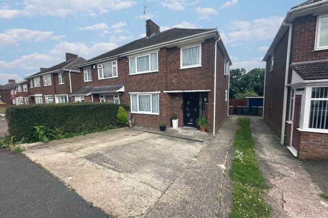 Thumbnail Semi-detached house for sale in Rossfold Road, Luton