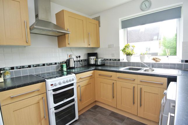 28, Greenacre Court, Englefeld Green photo 4