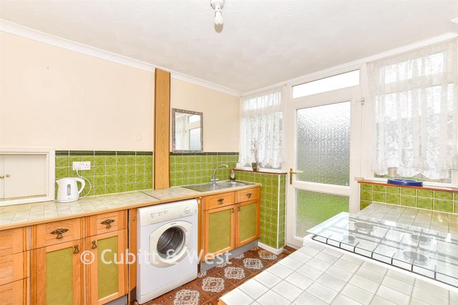 34, Oakshott Drive, Havant photo 4
