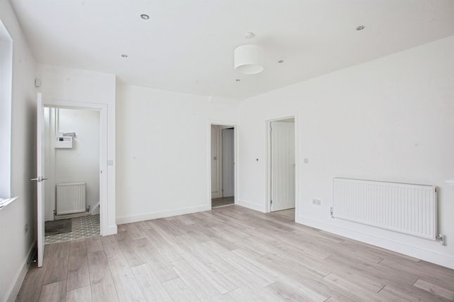 5, Newstead Drive, Pontefract photo 4
