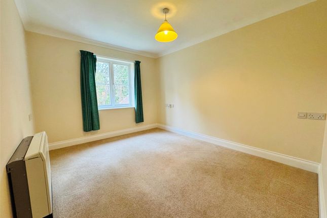 27 Cadogan Court,, Branksomewood Road, Hampshire photo 5