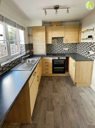 Flat 2, 43 Corringham Road, Stanford-Le-Hope photo 2