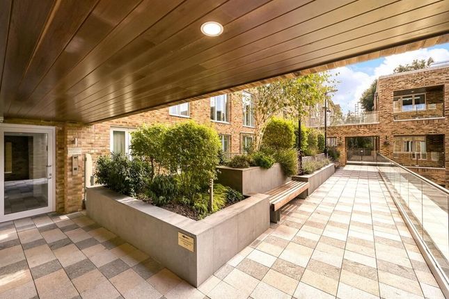 Flat 20-42, Atelier Apartments, London photo 3