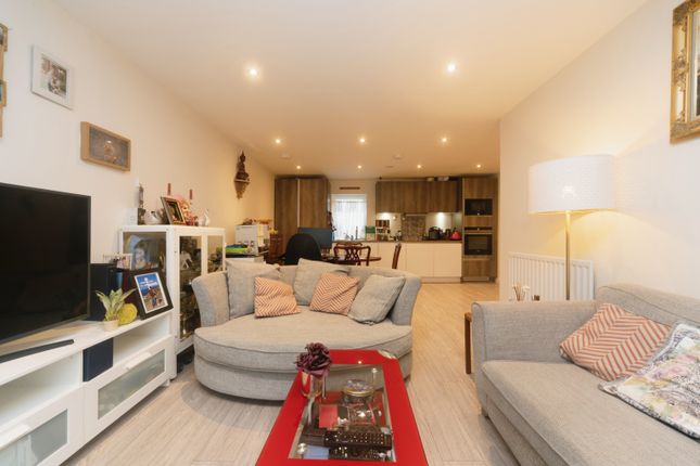 Thumbnail Flat for sale in Hawker Drive, Addlestone
