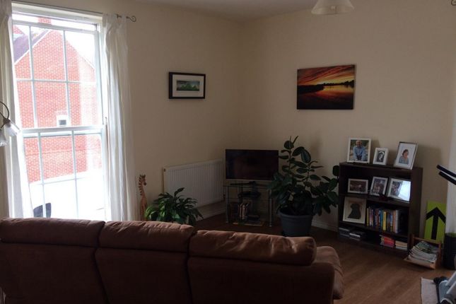 Flat to rent in Cobham Road, Blandford Forum