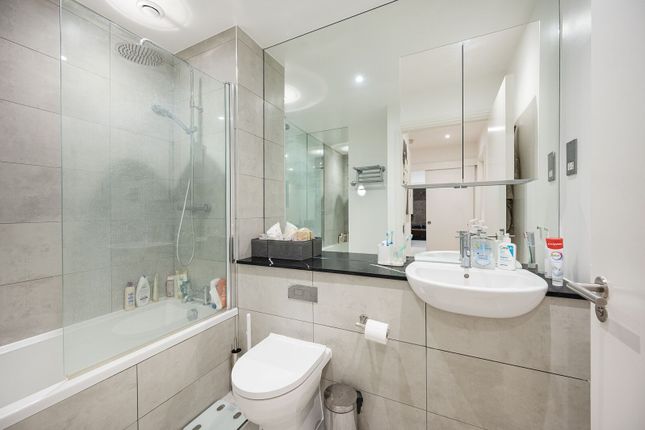 Plumbers Row, E1, Aldgate photo 4