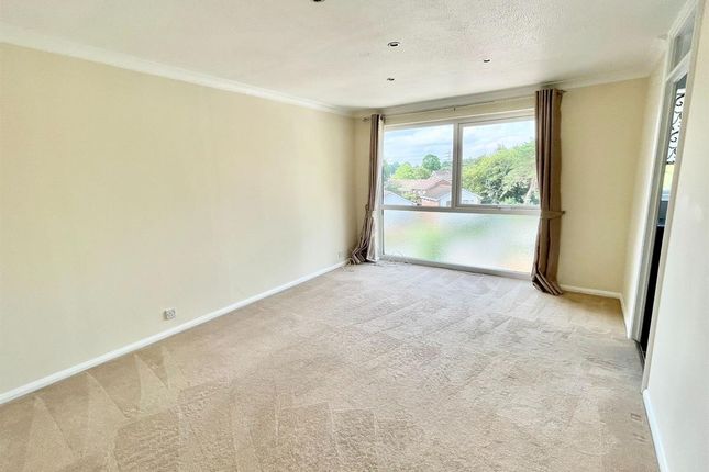 15 Hale Court, Farnham photo 2