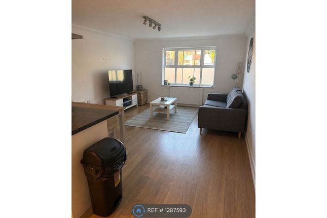 2-bed flat on Walter Mead Close, Ongar, £1,500/mo