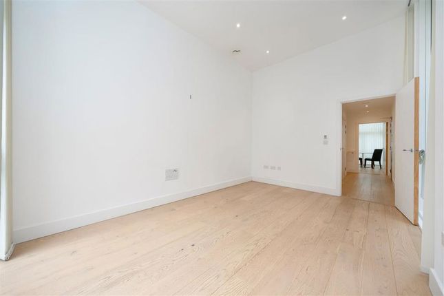 Flat 84, 84, St. Pancras Way, London photo 4