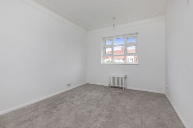 Flat to rent in Brighton Road, Worthing