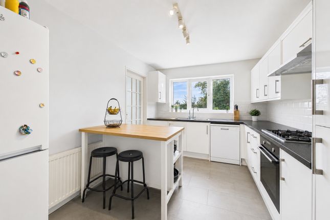 4, Melksham Close, Reading photo 4
