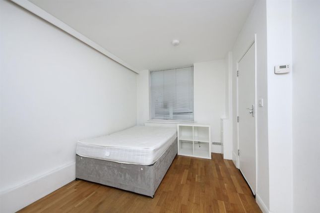 Thumbnail Studio to rent in Sycamore Avenue, London