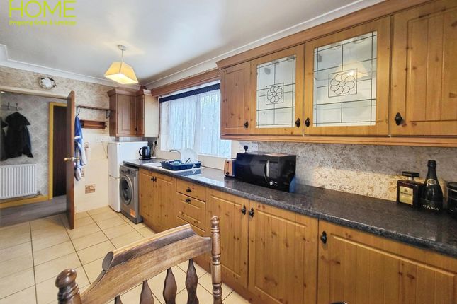 13 Pinewood Close, Leicester photo 4