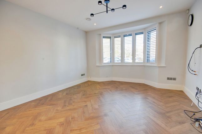 37, Kelmscott Crescent, Watford photo 3