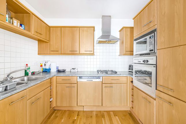 Flat 158 Princess Park Manor, Royal Drive, Greater London photo 5