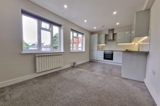Flat to rent in High Street, Banstead