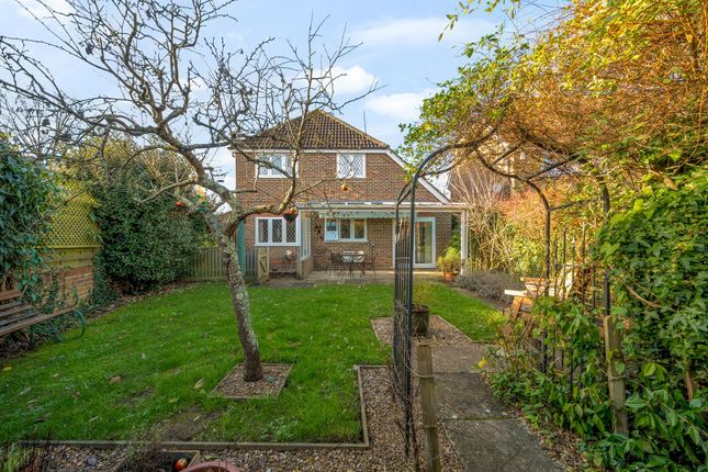 2 Mitchell Gardens, Horsham photo 4