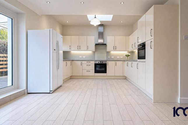 1 Crabtree Avenue, Romford photo 2