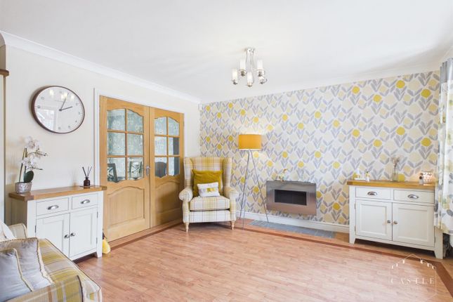 3, Pear Tree Close, Barwell photo 2