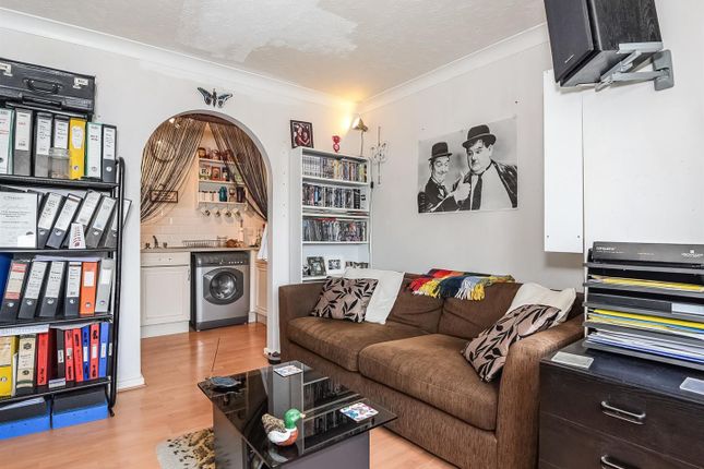2, 14 Newcastle Road, Reading photo 2