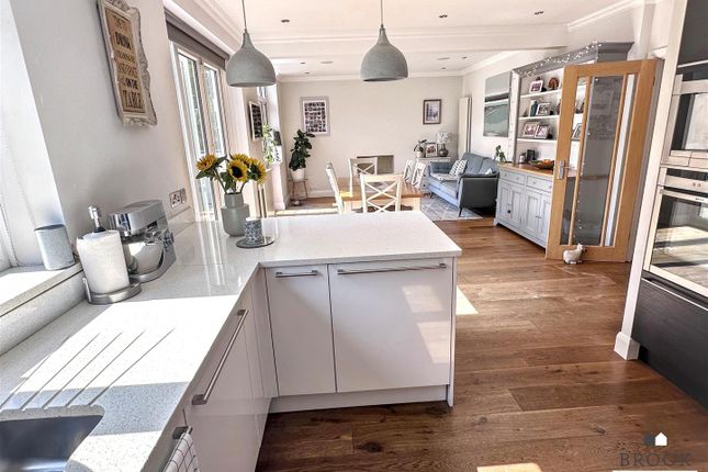 3, Baldwin Avenue, Eastbourne photo 3