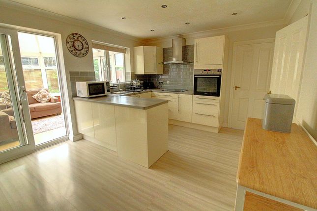 22, Skelwith Rise, Nuneaton photo 4