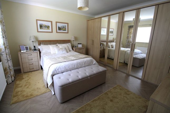 40, Highland Court, Bridgend photo 5