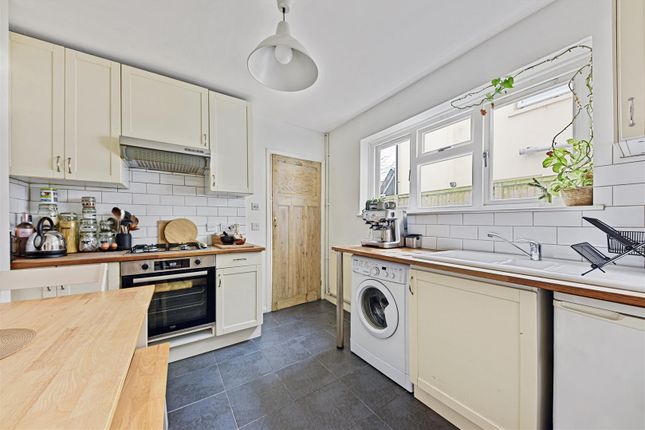 Flat to rent in Brighton Road, London