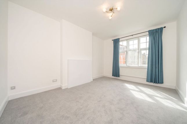 2 Langham Court, Park Road, East Twickenham photo 4