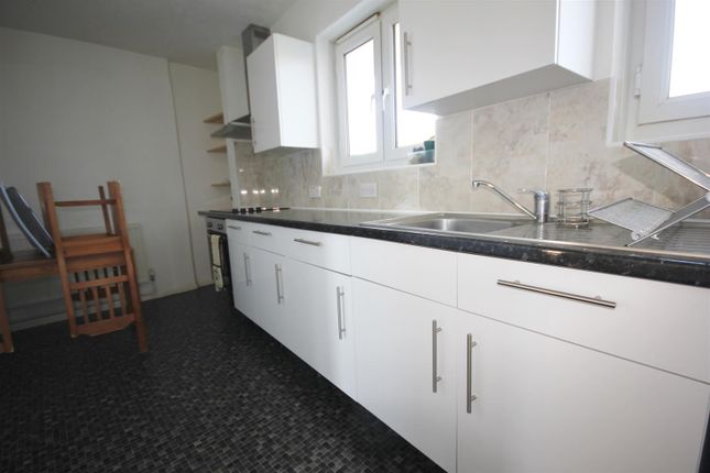 Flat for sale in Raymouth Road, London