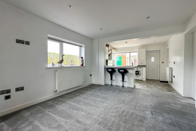 7, Folly Lane, Leek photo 4