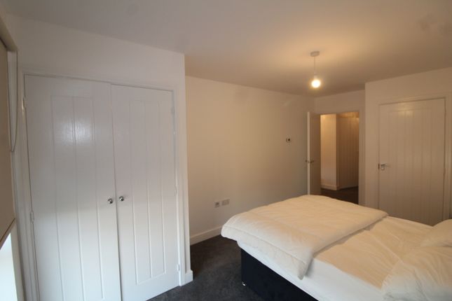 Flat to rent in Bodycomb Street, Swanscombe