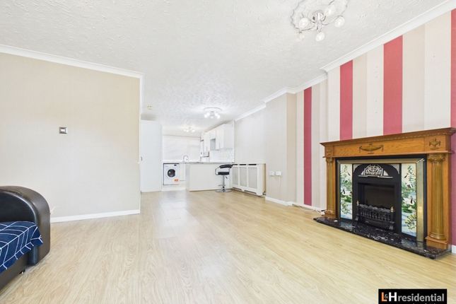 52 Byron Avenue, Borehamwood photo 4