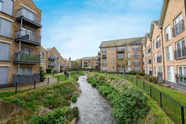 Flat for sale in Esparto Way, South Darenth