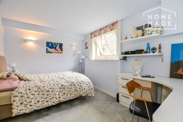 Flat to rent in Hoffman Square, Chart Street, London