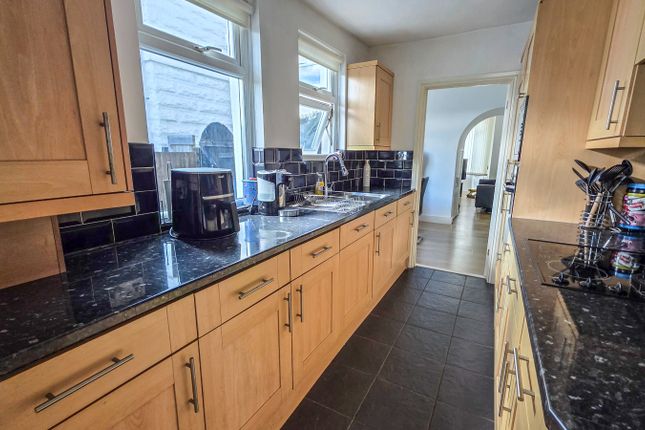 3, Longfield Avenue, Hornchurch photo 2