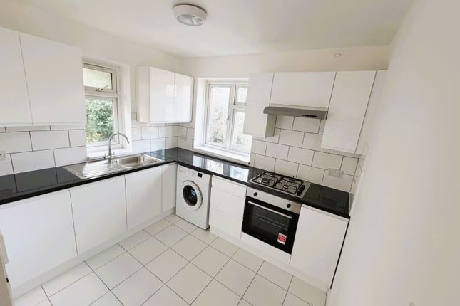Witley Gardens, SOUTHALL photo 5