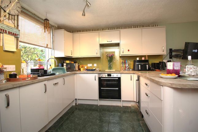 54, Middleton, Bretton, Peterborough photo 2
