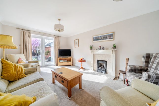 16, Thatcham Road, Tewkesbury photo 3