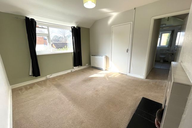 Flat to rent in High Street, Sunninghill, Ascot