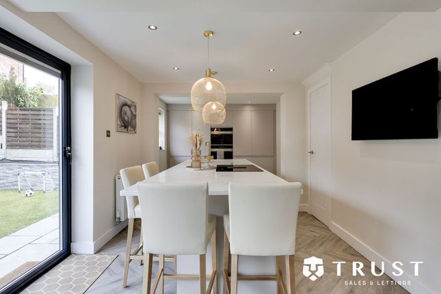 9 Greenacres Drive, Batley photo 4