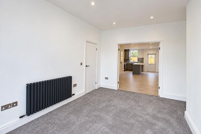 15, Falcon Avenue, Darwen photo 2