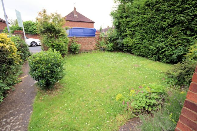 Semi-detached bungalow to rent in Macaulay Road, Luton
